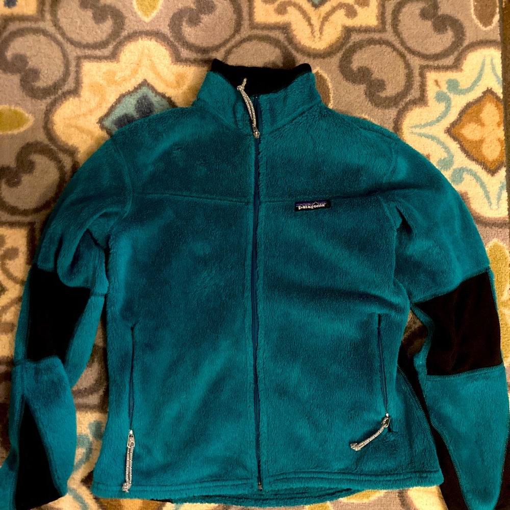 Patagonia R2 Synchilla fleece jacket.